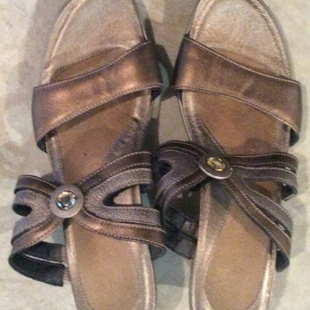 Naot 41 Euro Metallic Gold Bronze Slide